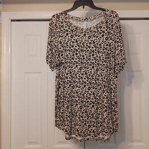 3/$18 or 5/$25 - Hiyiyezi Black/Tan Short Sleeve Top Size Large
